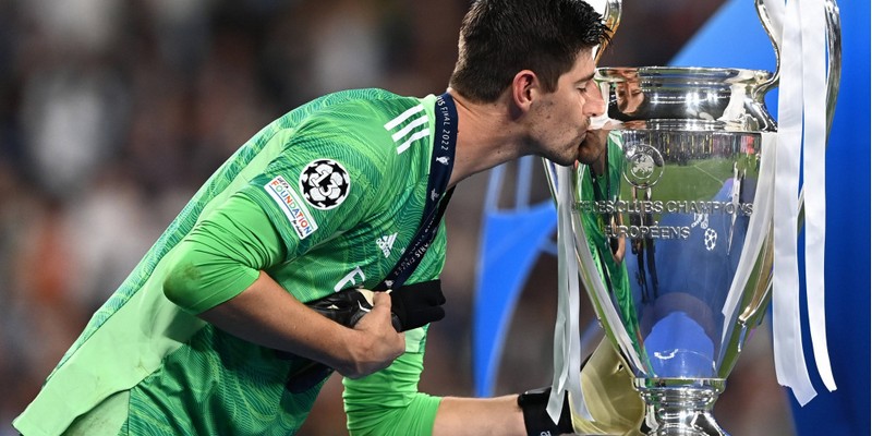 Thibaut Courtois hiện đang là chốt chặn số 1 trong khung thành Real Madrid